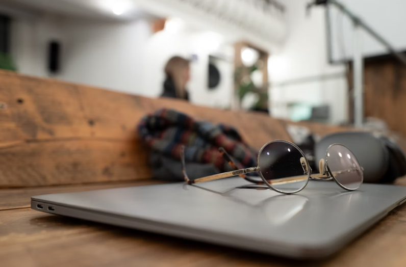 How to Spot High-Quality Materials in Budget-Friendly Online Eyeglasses